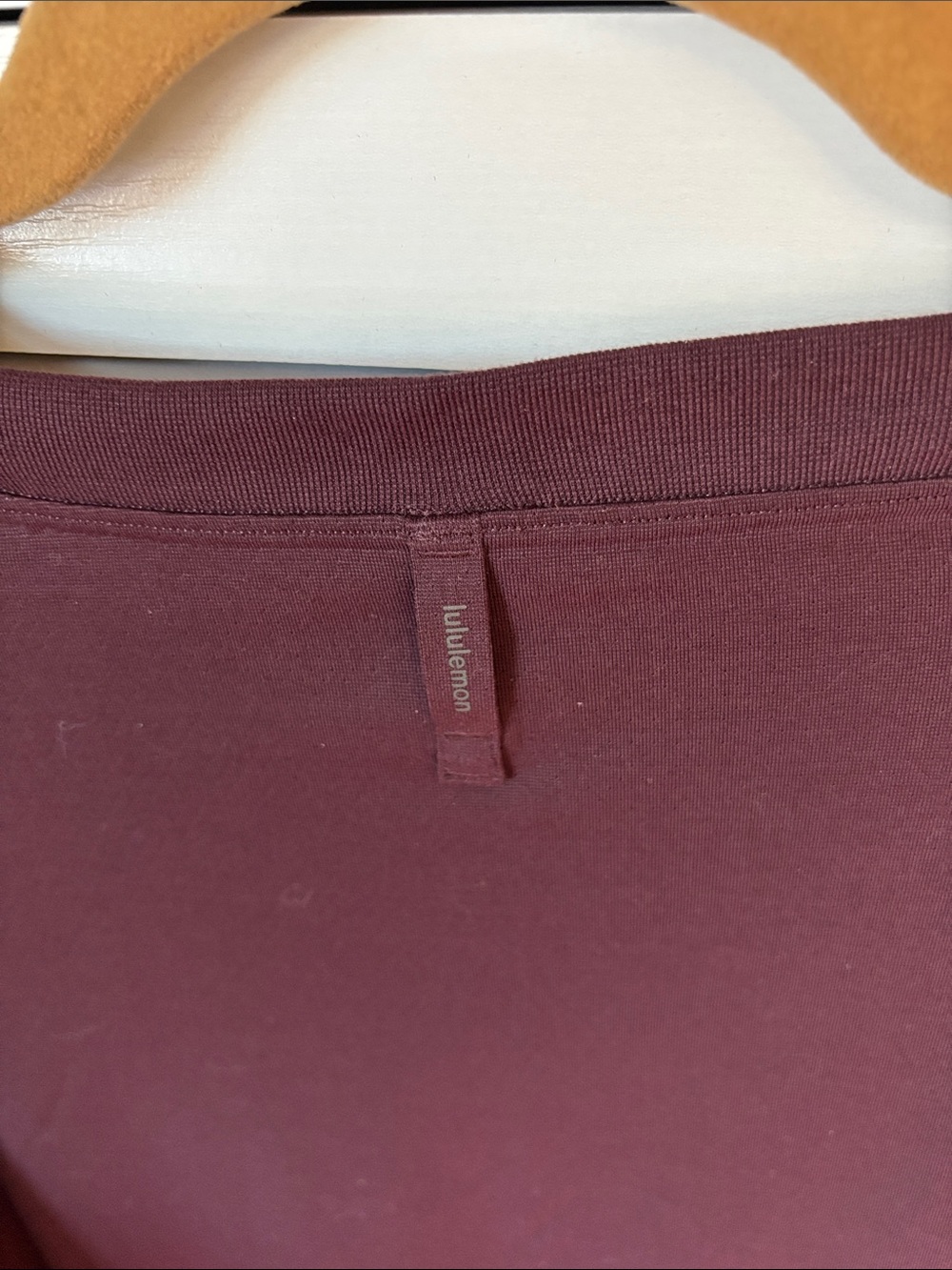 lululemon athletica Men's Short Sleeve Tee in Midnight Plum Size XL - Picture 6 of 9